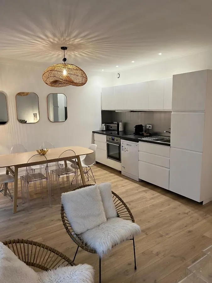 Notre Dame - Stylish Hotel apartamentowy *